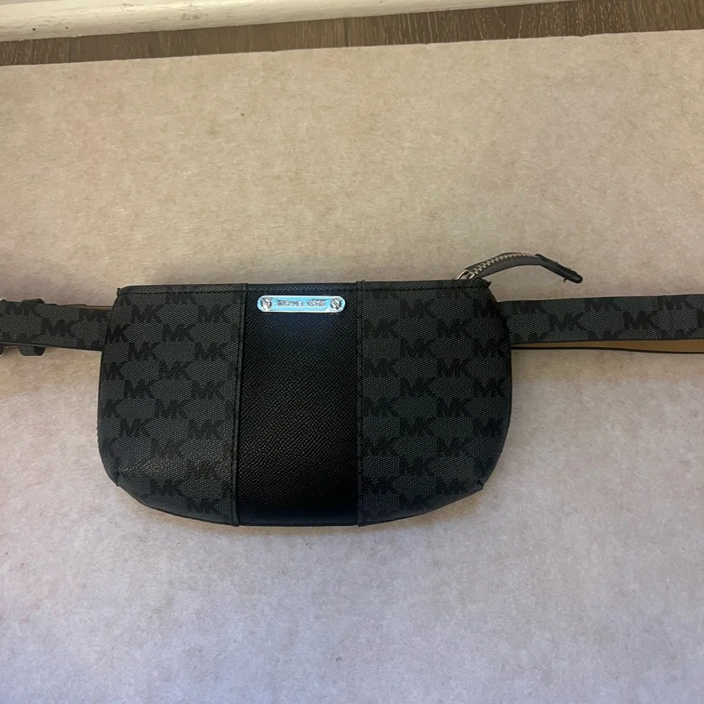 Michael Kors Monogram‎ one size Belt bag